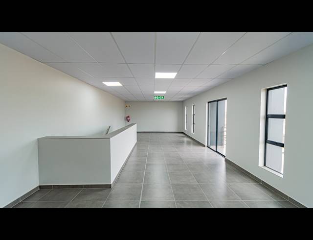 596M² WAREHOUSE FOR SALE IN KNOPJESLAAGTE